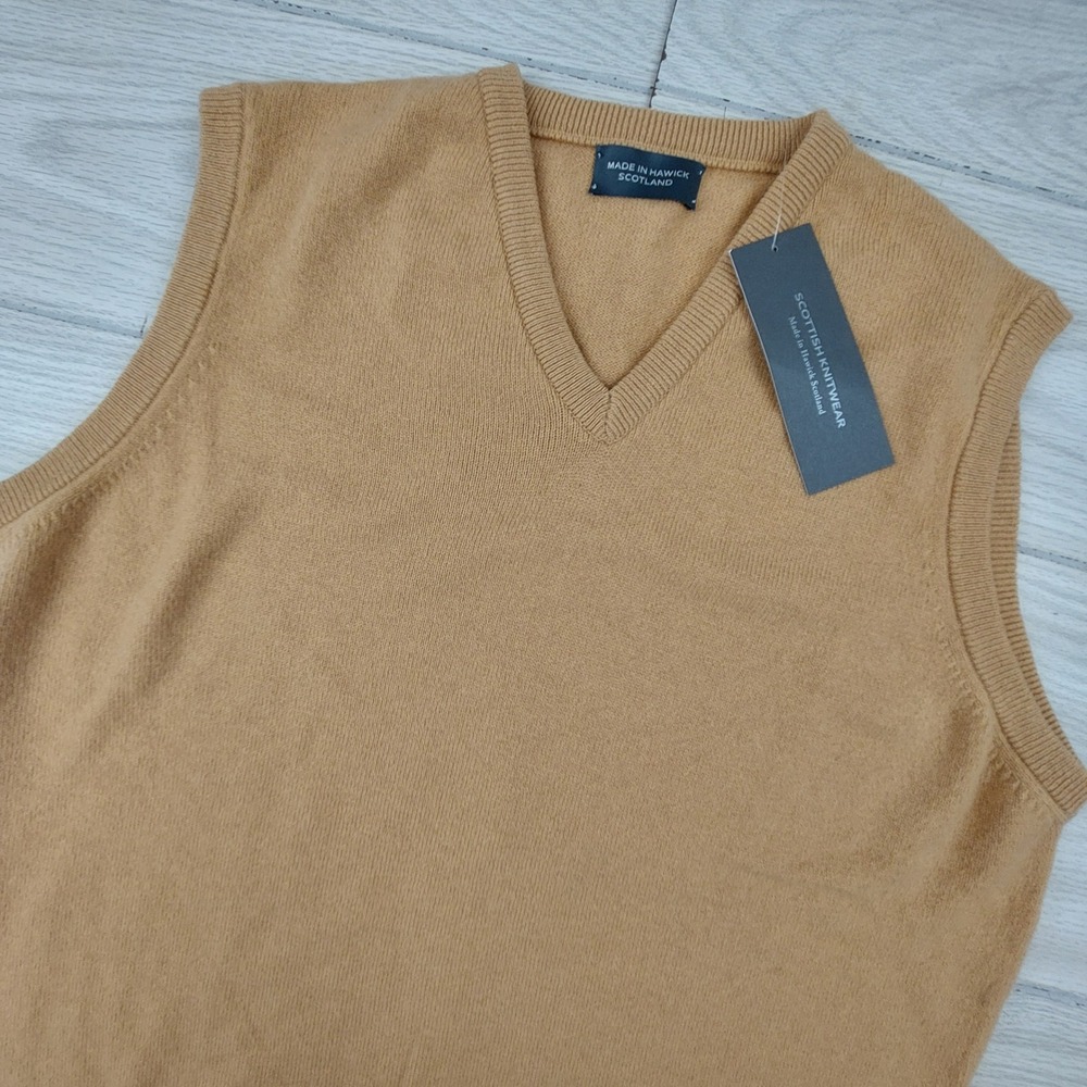 Scottish Knitwear Sweater Vest Mens Large Tan Pure New Wool V-Neck Preppy Nordic